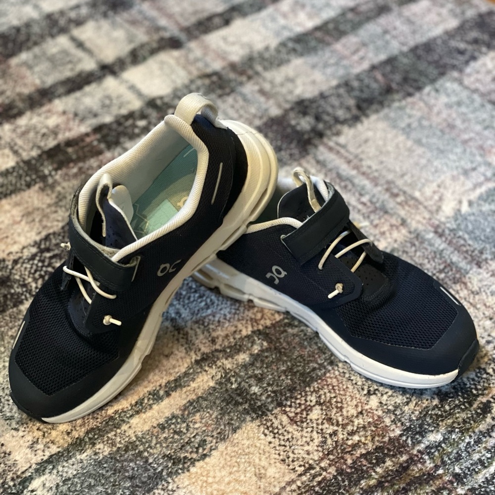 On Kids’ Cloud Play Running Sneaker